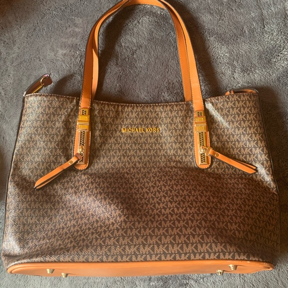 MK purse - Picture 2 of 2